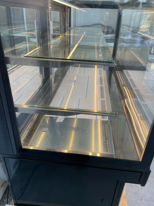 Vitrine de présentation moderne vitrage droit réfrigérée pour boulangerie / pâtisserie / snack – Image 5